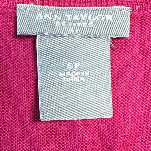 ANN TAYLOR PETITES Women Cap Sleeve Pullover V-Neck Pink Casual Shirt Size SP - Picture 11 of 12